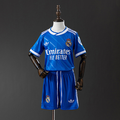 Real Madrid Real Madrid 2/526 Third away kids kit Jersey SIZE 16-28