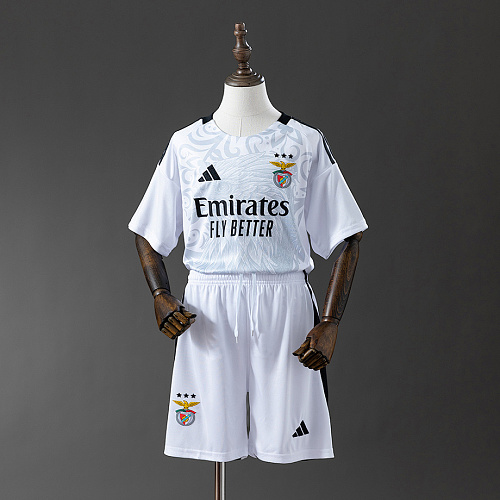 S.L. Benfica 25/26 Kids Benfica training suit Size: 16-28