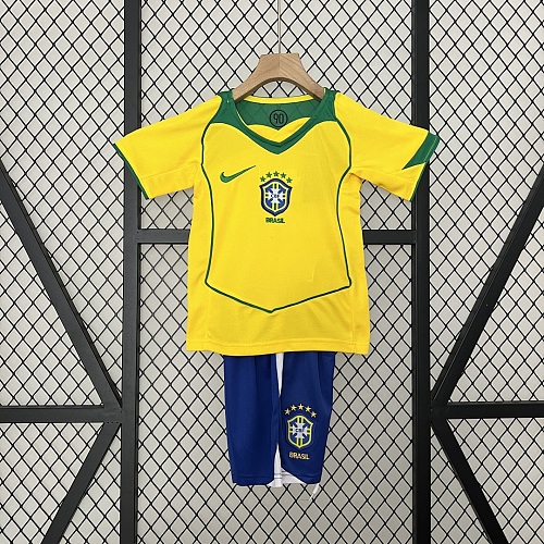 Brazil kids Brazil 2004 home size: 16-28
