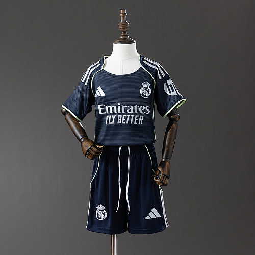 Real Madrid Real Madrid 2/526 Away kids kit Jersey SIZE 16-28