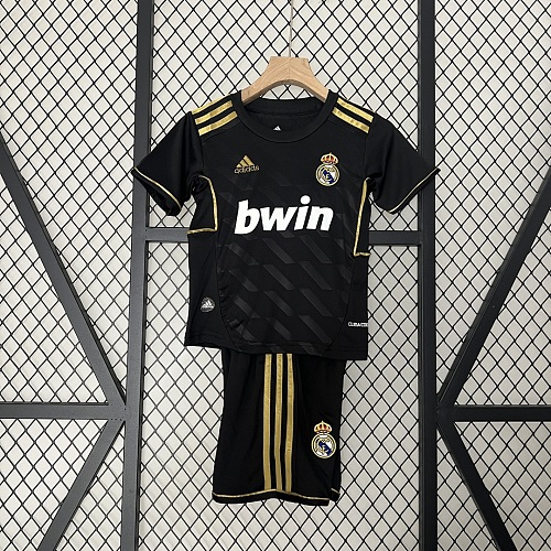 Real Madrid kids Real Madrid 11/12 away size: 16-28