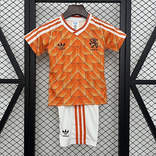 Netherlands kids Netherlands 1988 home size: 16-28