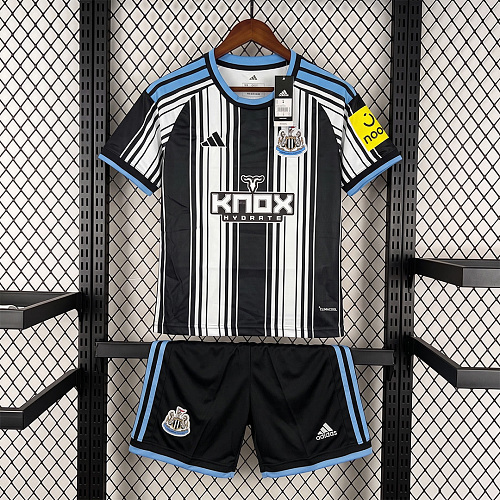 Newcastle United 26/27 Newcastle United Home Kids Soccer Jersey Size 16-28